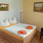 Garni Goldene Henne Hotel