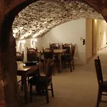 Garni Goldene Henne فندق