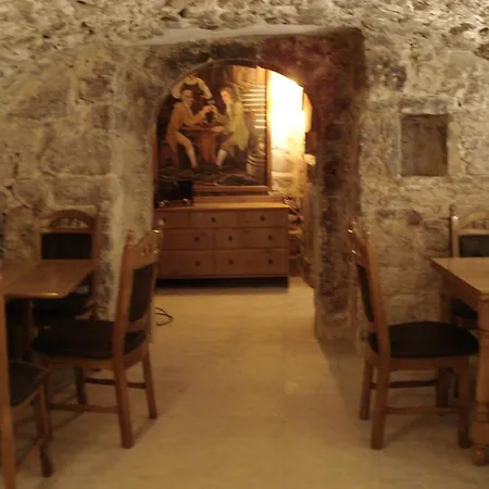 فندق Garni Goldene Henne آرنشتات