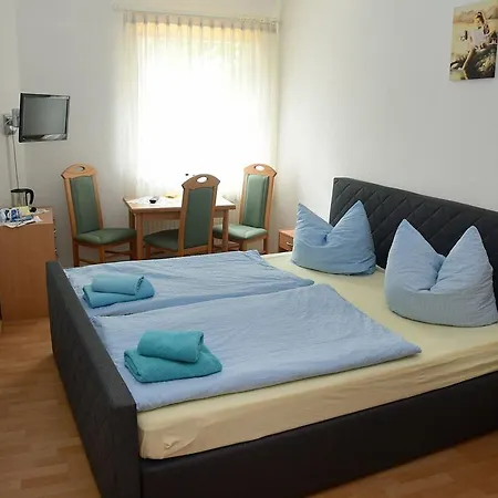 Hotel Garni Goldene Henne 3*