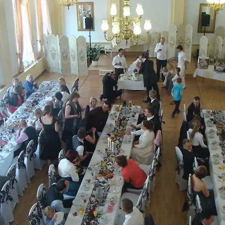 Hotel Garni Goldene Henne 3*