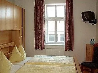 Garni Goldene Henne Hotel 3*